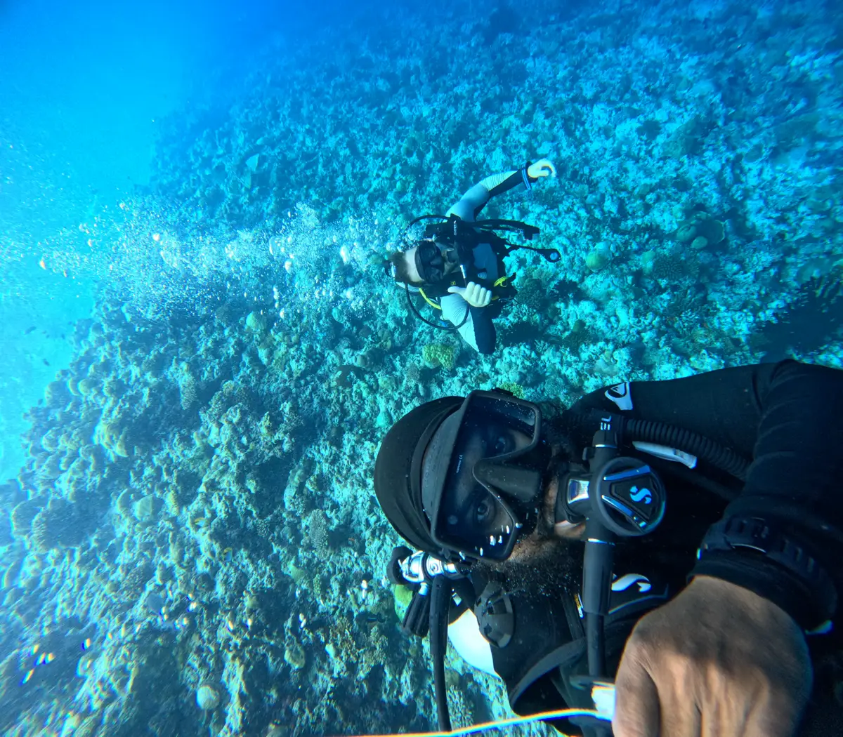 Esplorazione dei fondali e della barriera corallina nell’atollo di Vaavu, Maldive